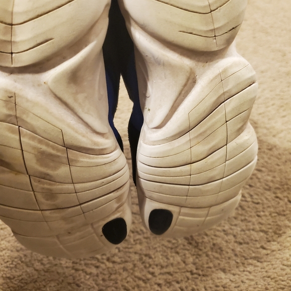 Nike Kids Shoes - Picture 2 of 3